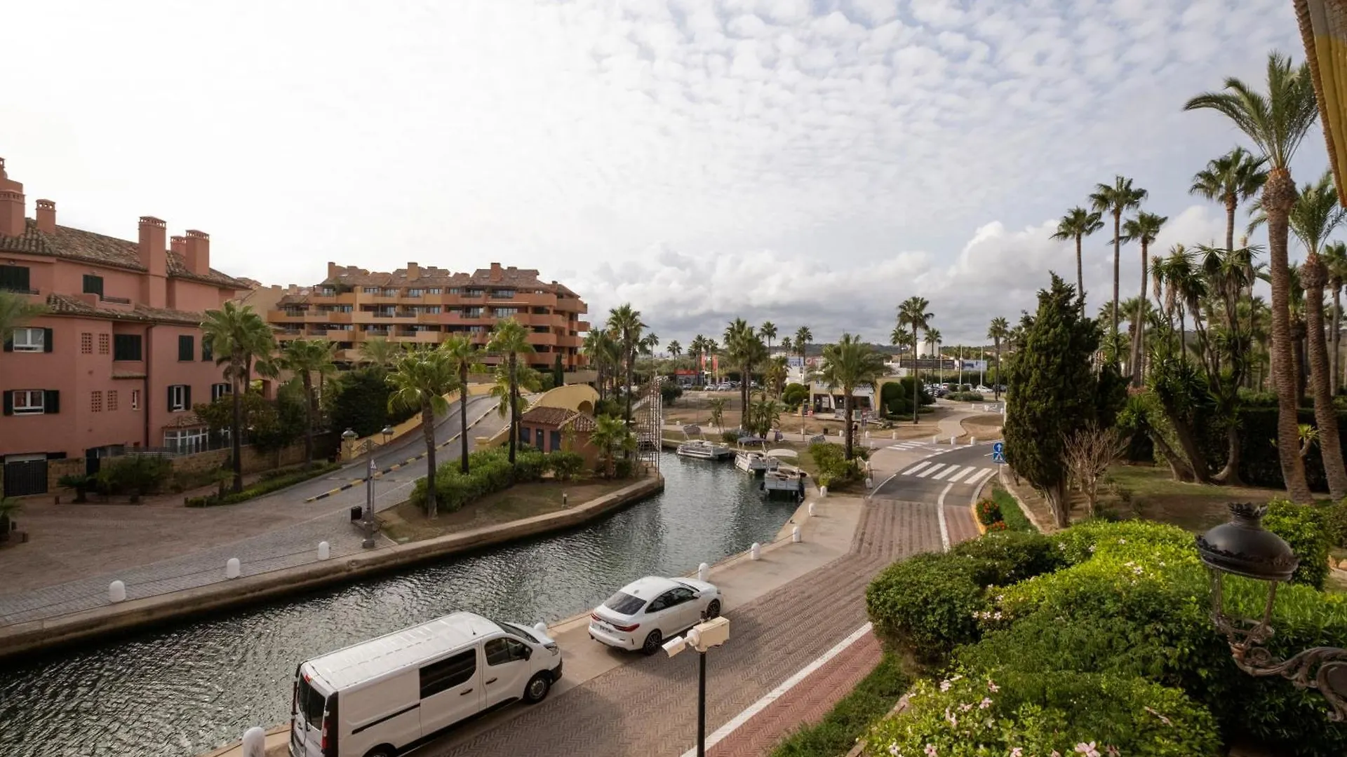 Aquamarine Apartment In Marina Sotogrande