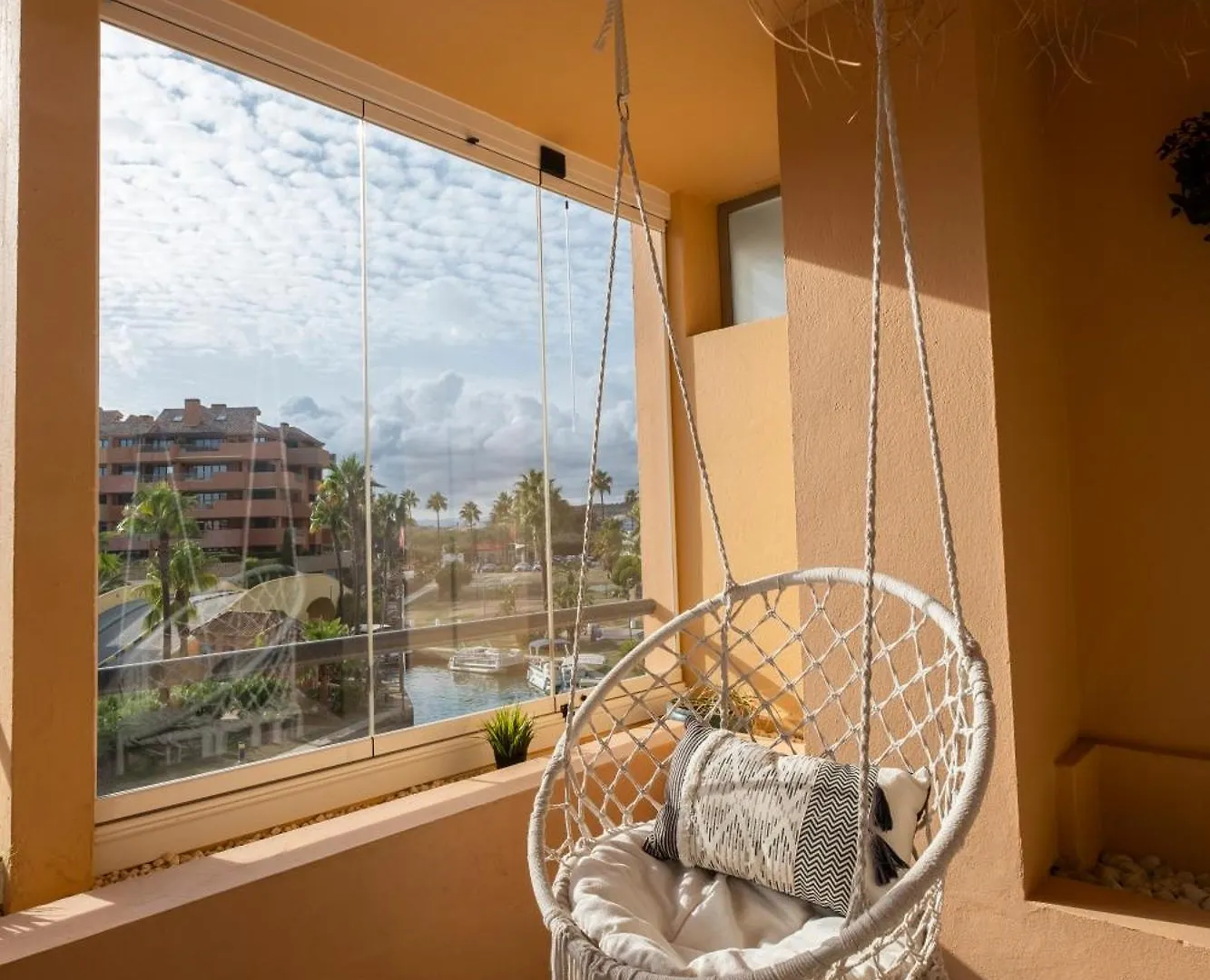 Aquamarine Apartment In Marina Sotogrande