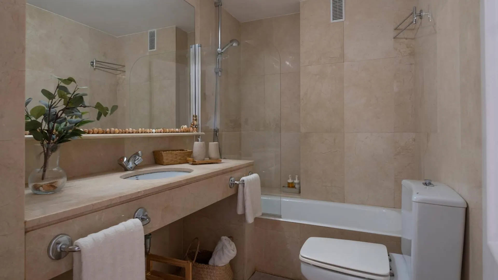 Aquamarine Apartment In Marina Sotogrande 0*,  Espanha