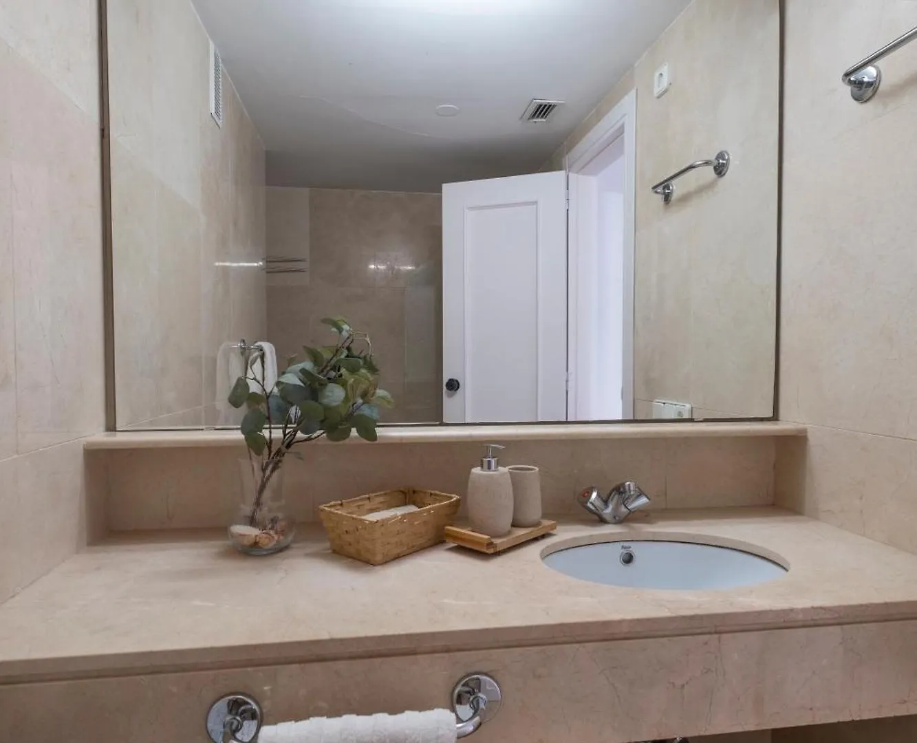 Aquamarine Apartment In Marina Sotogrande